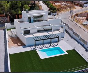 Chalet  Mago santhai. Villa en venta en pinos de alhaurín, 4 dormitorios.