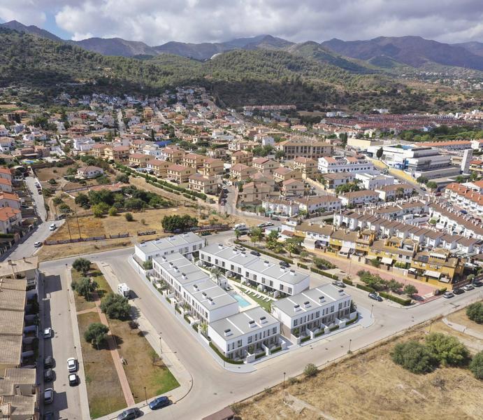 Foto a9243f2a-eabc-4c7f-9bd8-f6666979f143. Semi detached house with heating parking pool in Jardines de Alhaurín-Huerta Alta-Fuensanguínea Alhaurín de la Torre