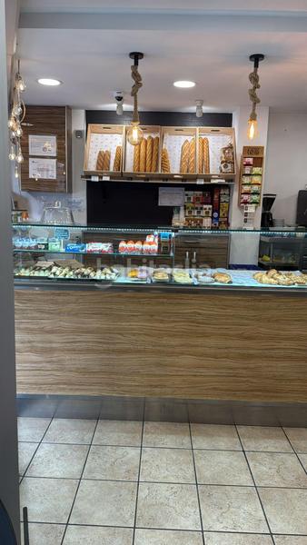 Foto 738cd876-de85-43fe-ba65-aa012b4c063f. Traspaso local comercial traspaso de cafetería panadería en Sant Boi de Llobregat