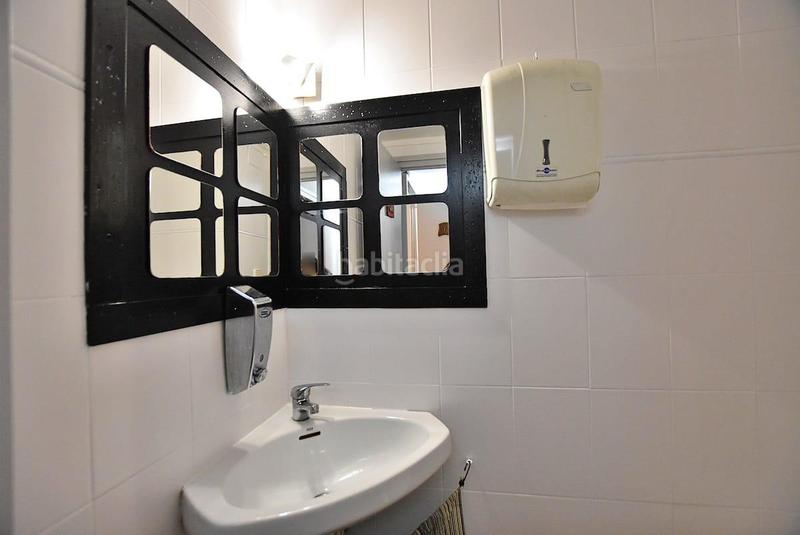 Foto fb5c1685-ebe8-4923-afea-647e9d32e59c. Location local commercial dans Centre Vic