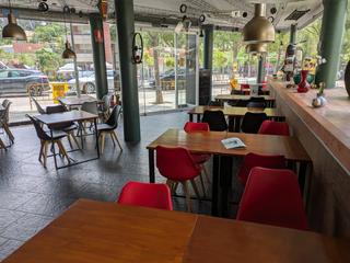 Location Local commercial à Poble Nou. Se traspasa bar restaurante en pleno centro de manresa