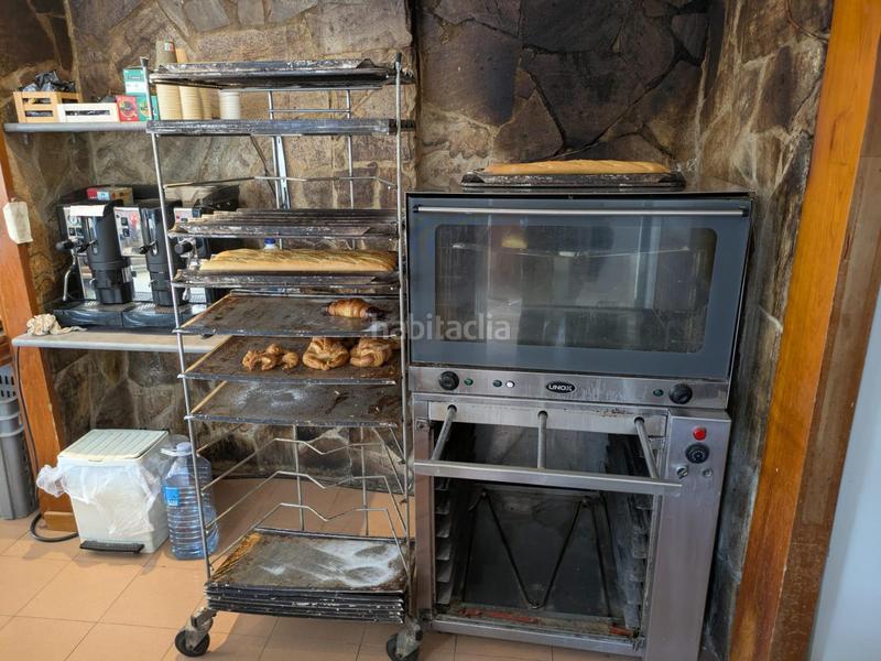 Foto 64573e7d-cbc1-4adb-b365-322eef5fafc3. Alquiler local comercial se traspasa panaderíacafetería en pleno centro platja en Castelldefels