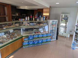 Traspàs Local Comercial a Baixador. Se traspasa panaderíacafetería en pleno centro de castelldefels