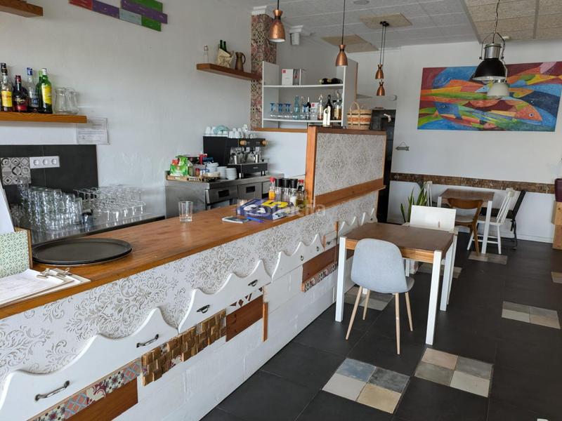Foto 812b2311-b2d1-4ec5-8f1d-c2bee1343b40. Alquiler local comercial se traspasa restaurante frente al mar en el paseo marítimo en Peñíscola