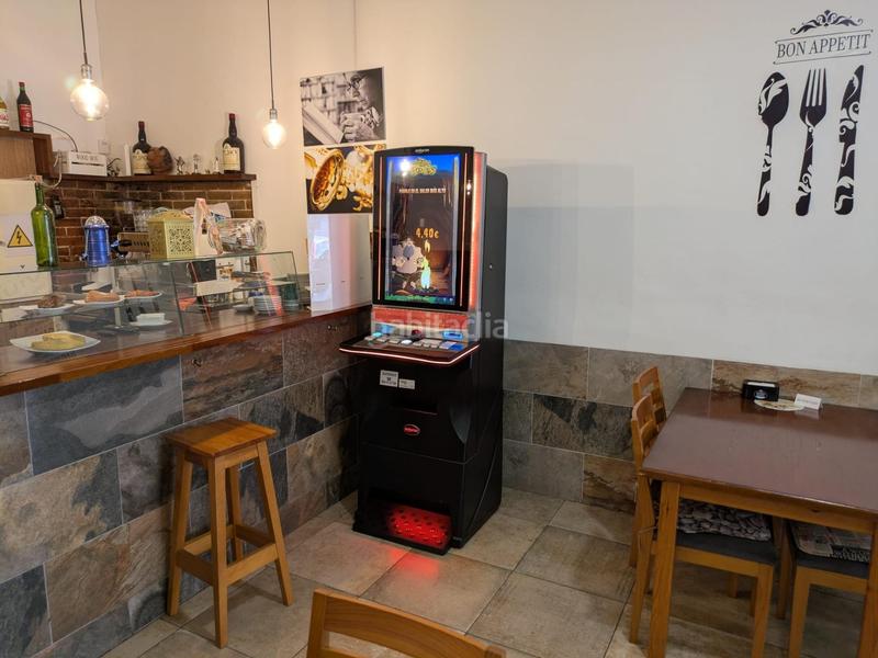 Foto 2294c3c5-2187-42cb-99f5-a39533c75f52. Alquiler local comercial se traspasa bar restaurante emblemático en el centro en Sant Carles de la Ràpita