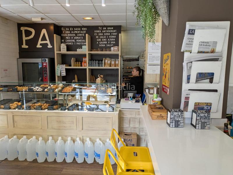 Foto d09919de-79cb-46fa-a1a3-b6155c2b6f04. Alquiler local comercial traspaso de cafetería en el centro ! en Gavà