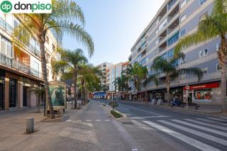 Pis  Avenida salobreña. Céntrico piso en motril con 6 habitaciones