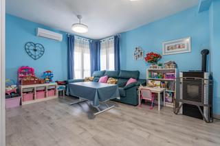 Pis  Calle enrique granados. Precioso piso de 3 dormitorios, 2 baños, balcón y 2 plazas de ga