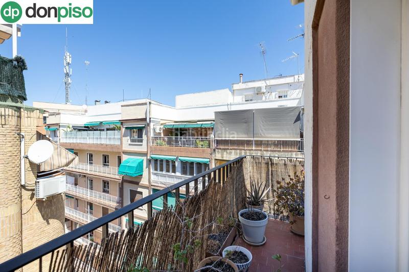 Foto 50a1bd64-4f92-4d1b-b1bb-6e2bc5cc2ce1. Piso pisazo reformado en el corazón en sexta planta. en Granada
