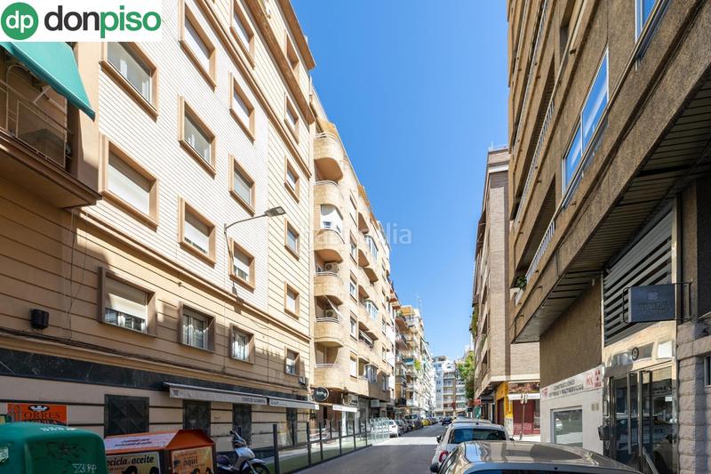 Foto 5596f59f-ab04-4a8d-b989-605eb295d55d. Piso pisazo reformado en el corazón en sexta planta. en Granada