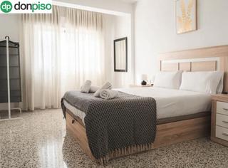 Appartement  Doctor fidel fernandez. Pisazo de 2 dormitorios en pleno centro de granada para inversor