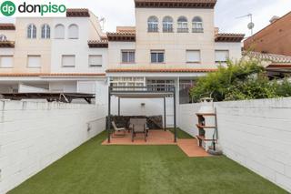 Casa adossada  Calle de los albercones. Adosada con patio de 60 m2 en ogíjares