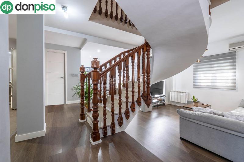 Foto 0f4927e0-71fa-4130-91d1-183799588e60. Casa pareada  en esquina en la zubia en Zubia (La)