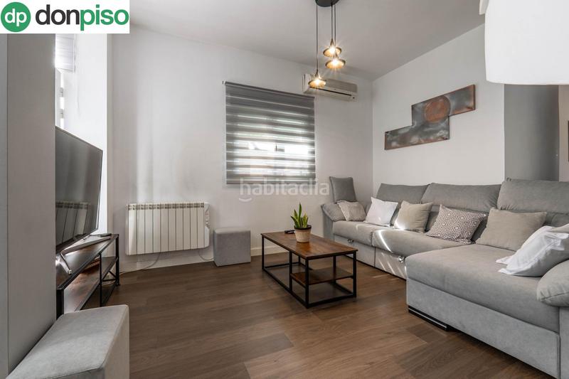 Foto a8822812-9f05-471d-b993-4550269471a6. Casa pareada  en esquina en la zubia en Zubia (La)