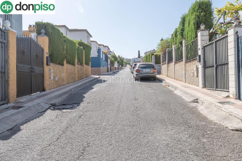Foto c3a46493-ca68-4152-9bb9-2b69ae5ce1b3. Casa pareada  en esquina en la zubia en Zubia (La)