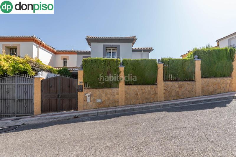 Foto ef146d39-86b3-415a-8af6-6bba5086ba04. Casa pareada  en esquina en la zubia en Zubia (La)