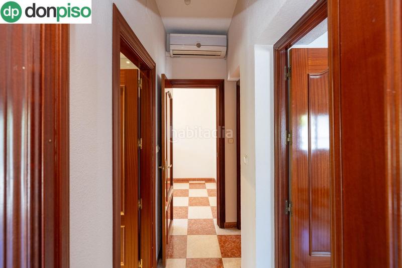Foto d20408d0-17b0-42fc-9896-c67fa32657d2. Casa adosada casa en la chana en Rosaleda - Juventud Granada