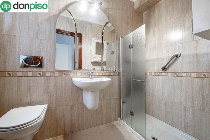 Foto 254683f8-c079-49b6-b031-9c3f6c4ee82d. Piso aqui esta la vivienda que esperabas, vergeles piso reformado con plaza de aparcamiento y trastero en Granada