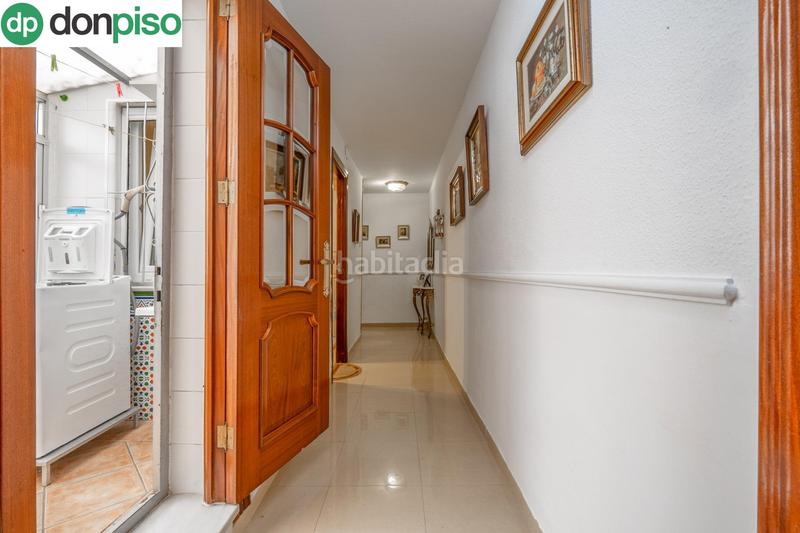 Foto 381dc7d2-6f8c-4f5f-b029-44c596b99f91. Piso aqui esta la vivienda que esperabas, vergeles piso reformado con plaza de aparcamiento y trastero en Granada