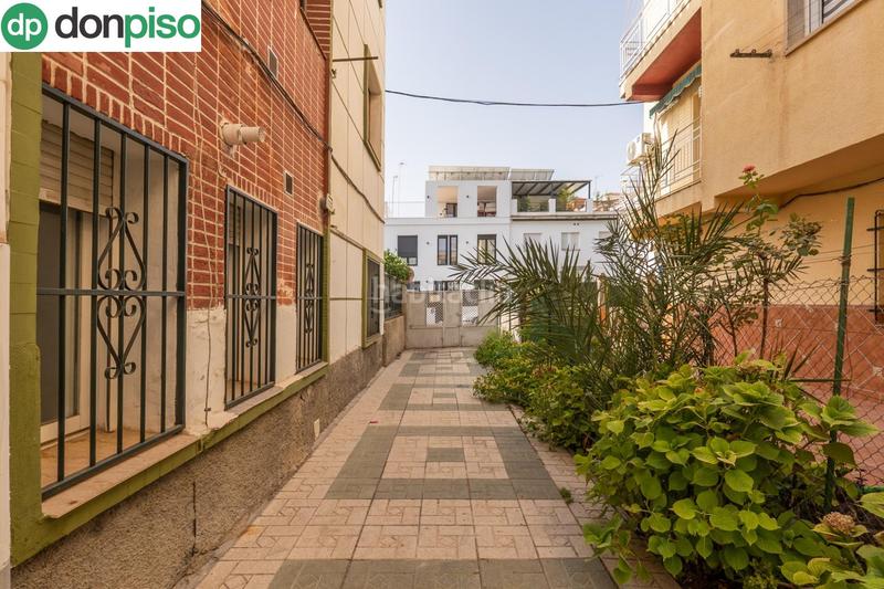 Foto 7c8d33f2-6ce4-4f7f-993a-b4a9469b58b8. Piso aqui esta la vivienda que esperabas, vergeles piso reformado con plaza de aparcamiento y trastero en Granada