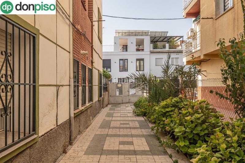 Foto a5b5cf2f-aa07-4e38-9a1e-0f5205987a2b. Piso aqui esta la vivienda que esperabas, vergeles piso reformado con plaza de aparcamiento y trastero en Granada