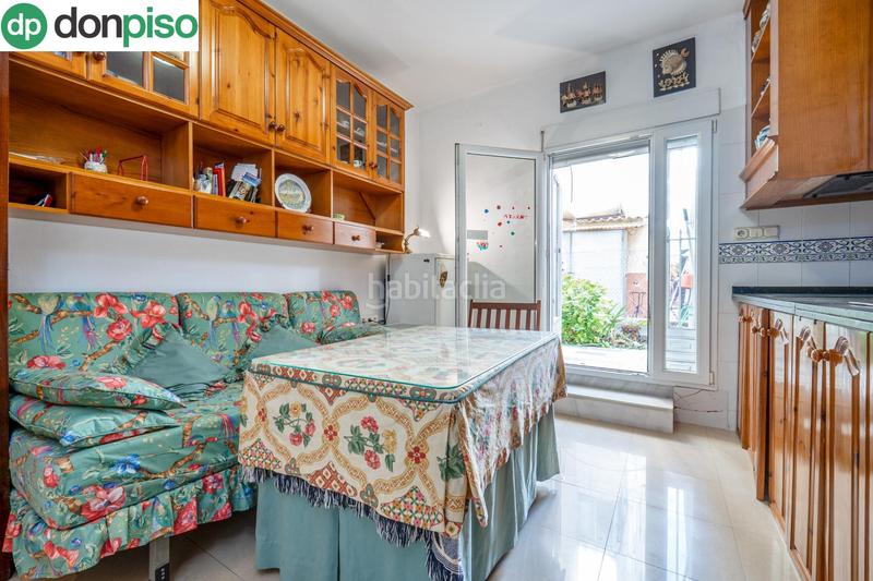 Foto b2b1576e-b2f4-47b1-ae1f-92755a72af4e. Piso aqui esta la vivienda que esperabas, vergeles piso reformado con plaza de aparcamiento y trastero en Granada