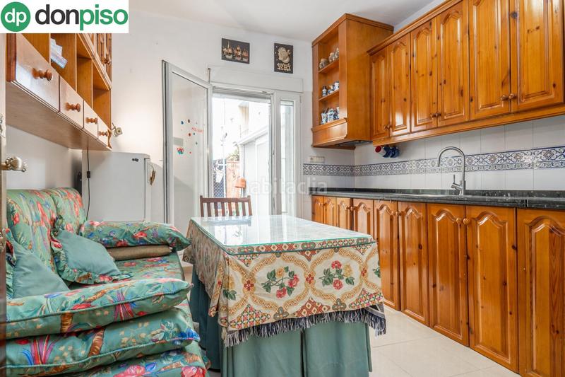 Foto bf5bf569-eb2f-4b27-825f-c3c53be94163. Piso aqui esta la vivienda que esperabas, vergeles piso reformado con plaza de aparcamiento y trastero en Granada