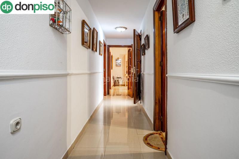 Foto c2eedf80-ca47-4393-9044-6d6eb08fa5bd. Piso aqui esta la vivienda que esperabas, vergeles piso reformado con plaza de aparcamiento y trastero en Granada
