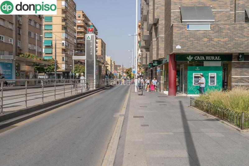 Foto cd7dcb8a-8bd2-42df-9517-290cf75e3178. Piso aqui esta la vivienda que esperabas, vergeles piso reformado con plaza de aparcamiento y trastero en Granada