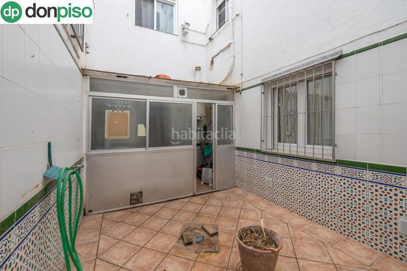 Foto dbd70aea-5544-479a-8eca-561e1f41df2f. Piso aqui esta la vivienda que esperabas, vergeles piso reformado con plaza de aparcamiento y trastero en Granada