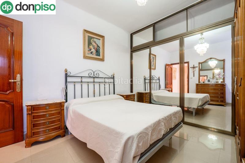 Foto dd9e8b63-3fd7-425e-bfce-3c3c34f7bff3. Piso aqui esta la vivienda que esperabas, vergeles piso reformado con plaza de aparcamiento y trastero en Granada