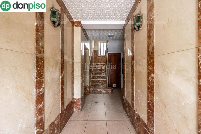 Foto ef9fcd6a-3852-4364-aea4-79ea78f8bc57. Piso aqui esta la vivienda que esperabas, vergeles piso reformado con plaza de aparcamiento y trastero en Granada