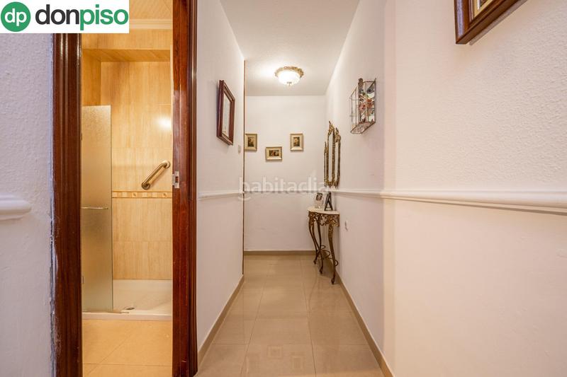 Foto f09ecceb-1414-43ee-a4b1-bb29dac62b57. Piso aqui esta la vivienda que esperabas, vergeles piso reformado con plaza de aparcamiento y trastero en Granada