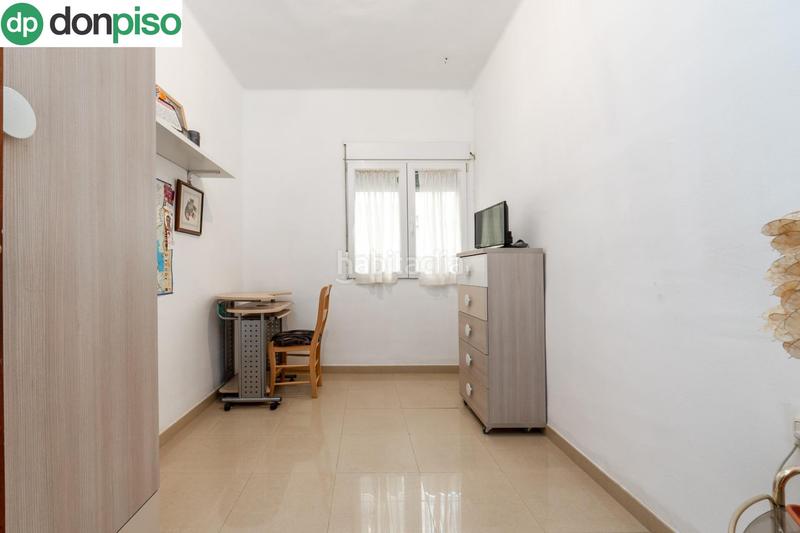 Foto f455a3e8-5925-4df8-8d04-3c2824dad14c. Piso aqui esta la vivienda que esperabas, vergeles piso reformado con plaza de aparcamiento y trastero en Granada