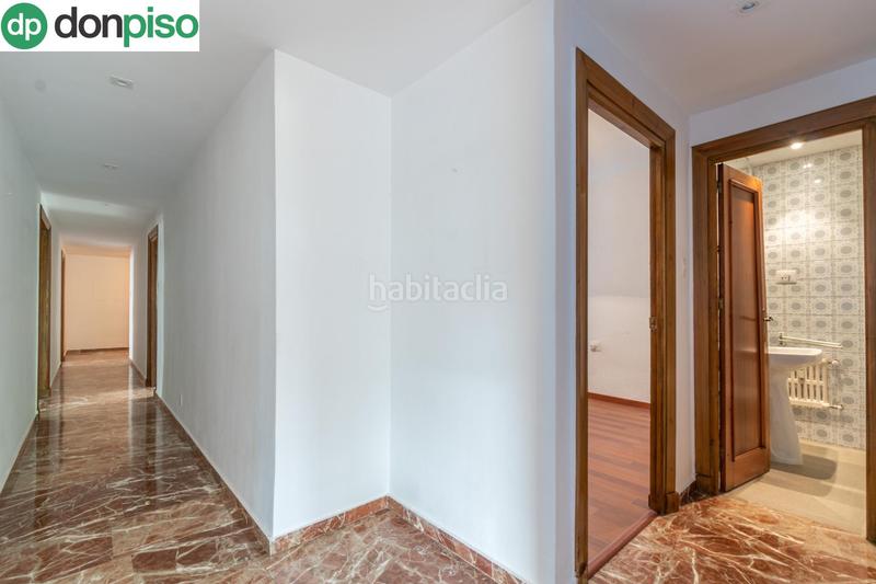 Foto 444b75f3-2bdb-4c0e-a70d-2a8c849c9a28. Piso en plaza plaza del campillo 5 espectacular piso centro. en Granada