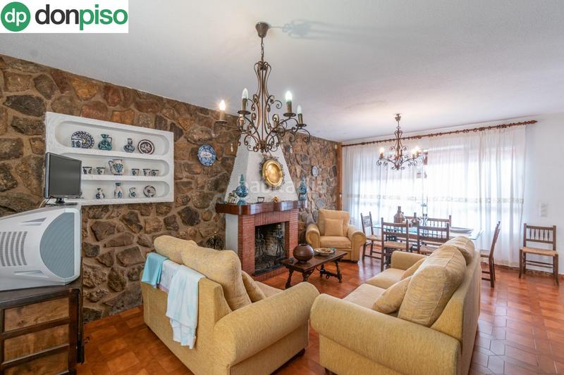 Foto 0dbd3874-2297-4f80-97f1-1ba225a1904e. Chalet preciosa casa con piscina privada en urbanización molino alto en Huétor de Santillán