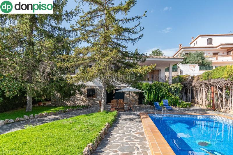 Foto 37a6d298-da22-4f33-9549-058127b2d050. Chalet preciosa casa con piscina privada en urbanización molino alto en Huétor de Santillán