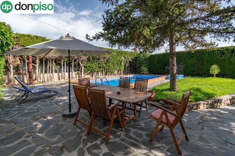 Foto 4631b2fd-208b-47b7-a812-904d63fb68cd. Chalet preciosa casa con piscina privada en urbanización molino alto en Huétor de Santillán