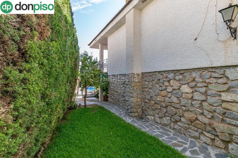Foto 8aa816d2-be0a-4df1-a322-dcc0e24f5698. Chalet preciosa casa con piscina privada en urbanización molino alto en Huétor de Santillán