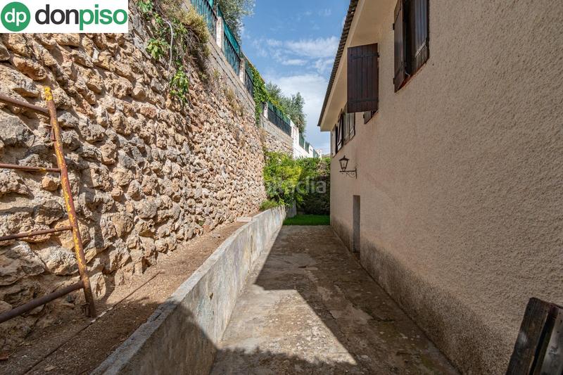 Foto a94115b1-f3c5-4f7e-87e5-1dc7874f50a3. Chalet preciosa casa con piscina privada en urbanización molino alto en Huétor de Santillán