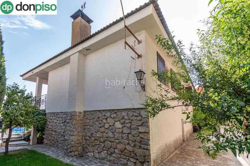 Foto acc9324c-9160-41c7-be08-47e0ac39c566. Chalet preciosa casa con piscina privada en urbanización molino alto en Huétor de Santillán