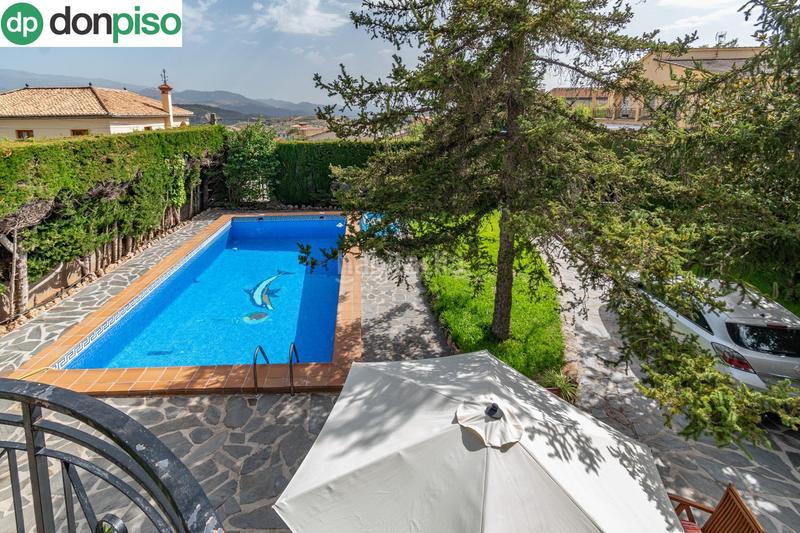 Foto da1b3fcd-69b3-4452-84a5-69db094a4b9b. Chalet preciosa casa con piscina privada en urbanización molino alto en Huétor de Santillán