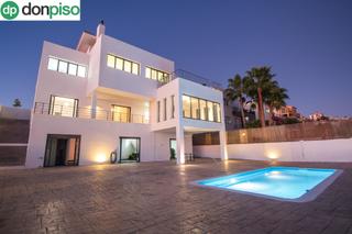Chalet  Calle cenes de la vega 31. Chalet minimalista de diseño moderno en venta en la zubia.