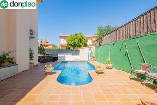 Maison jumelée  Calle de la cigüeña 3. Chalet pareado con parcela y piscina propia