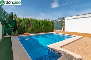 Chalet in Villa de Otura. Tu refugio en la urbanización cortijo de la luz