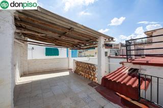 Casa  Nueva (cer). Amplia vivienda en barrio de los periodistas!