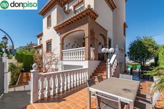 Chalet  Calle de la vía del tranvía. Impresionante chalet en la zubia con piscina y espacios amplios