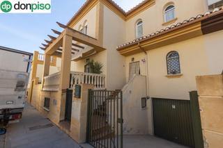 Casa aparellada  Calle poleo(chaparral). Encantadora casa pareada en el chaparral albolote, reformada y l