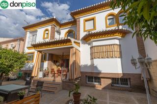 Casa  Calle calle de fuensanta, 24. Espectacular chalet en el centro de atarfe