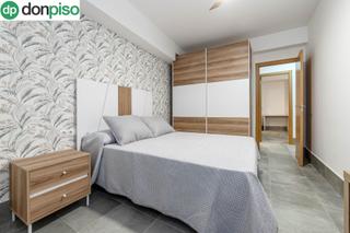 Rent Flat  Calle recogidas. Magnífico piso de 2 habitaciones y dos baños de alquiler en call